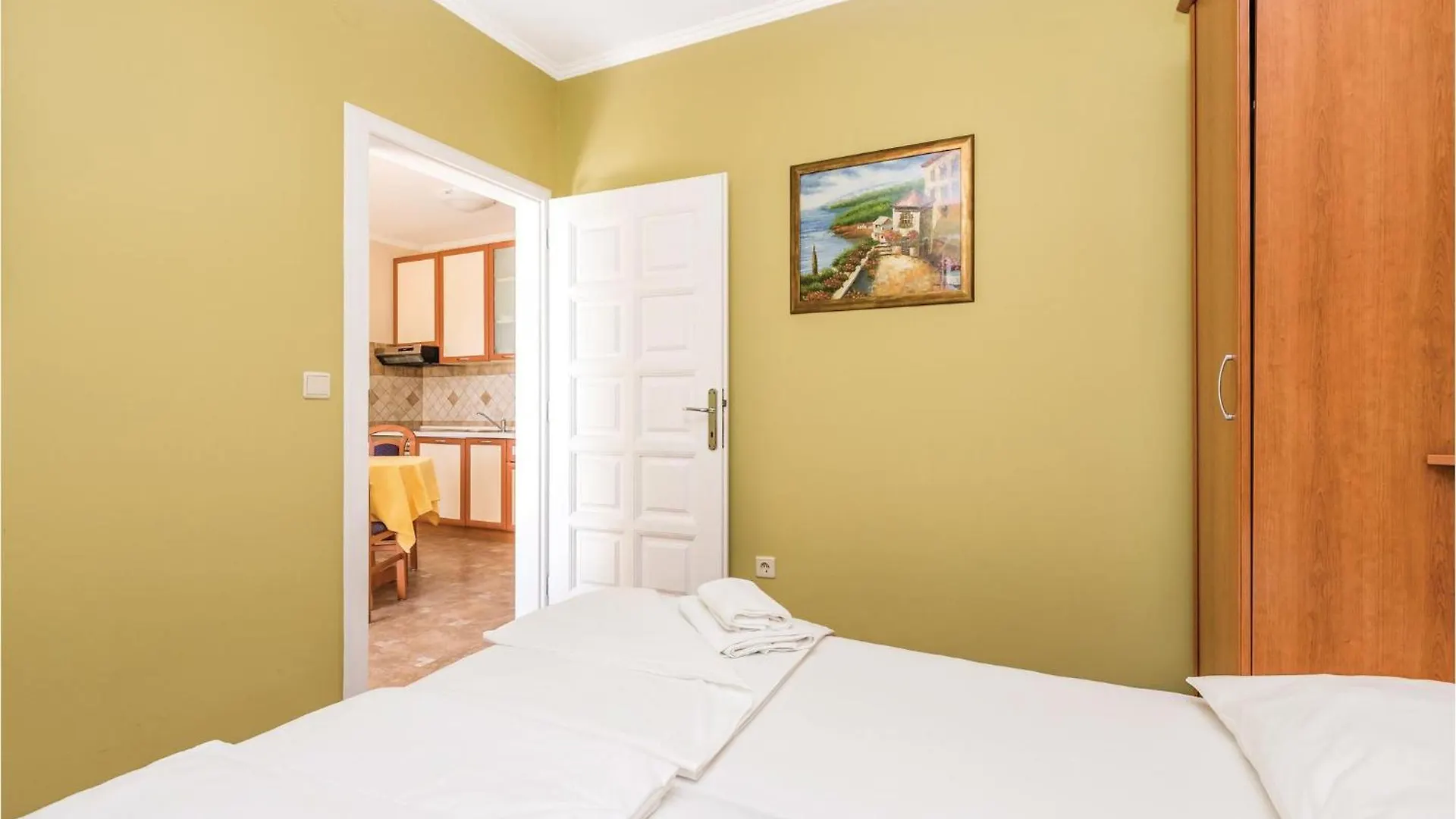 2 Bedroom Awesome Apartment In Banjol