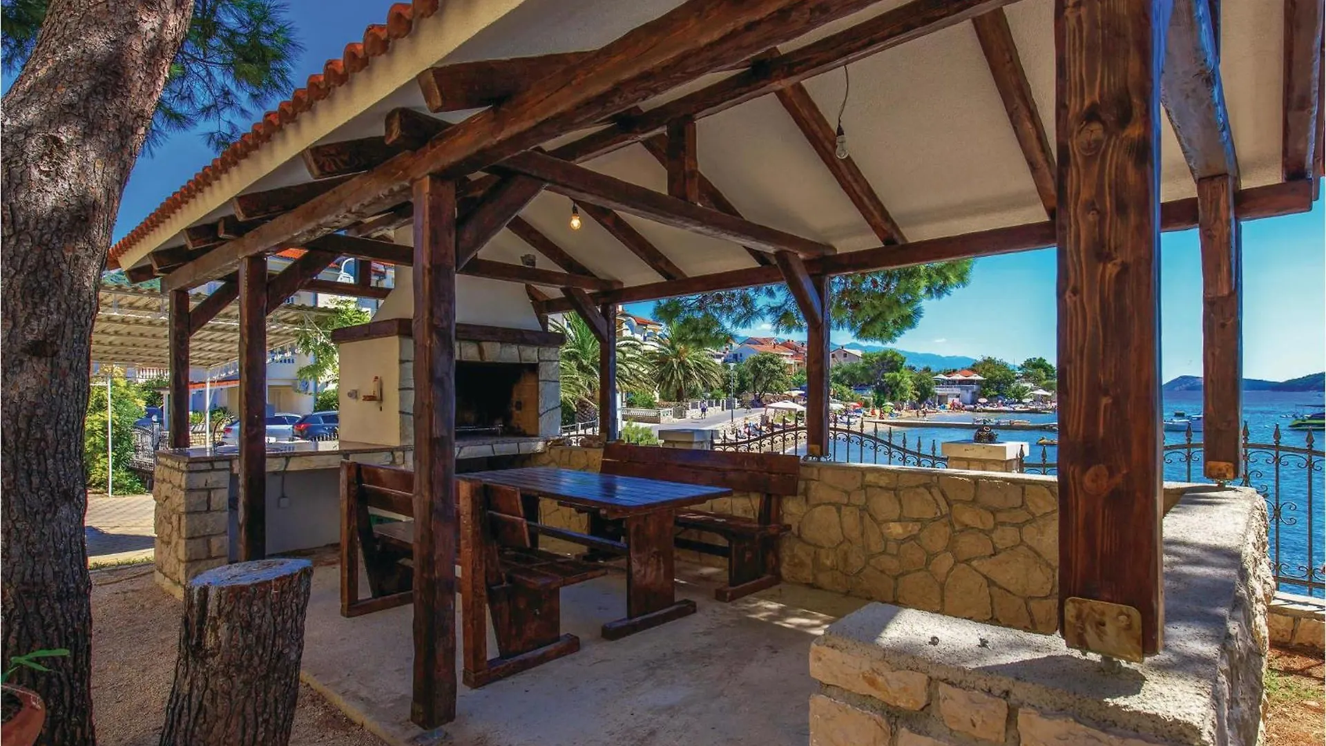 2 Bedroom Awesome Apartment In Banjol