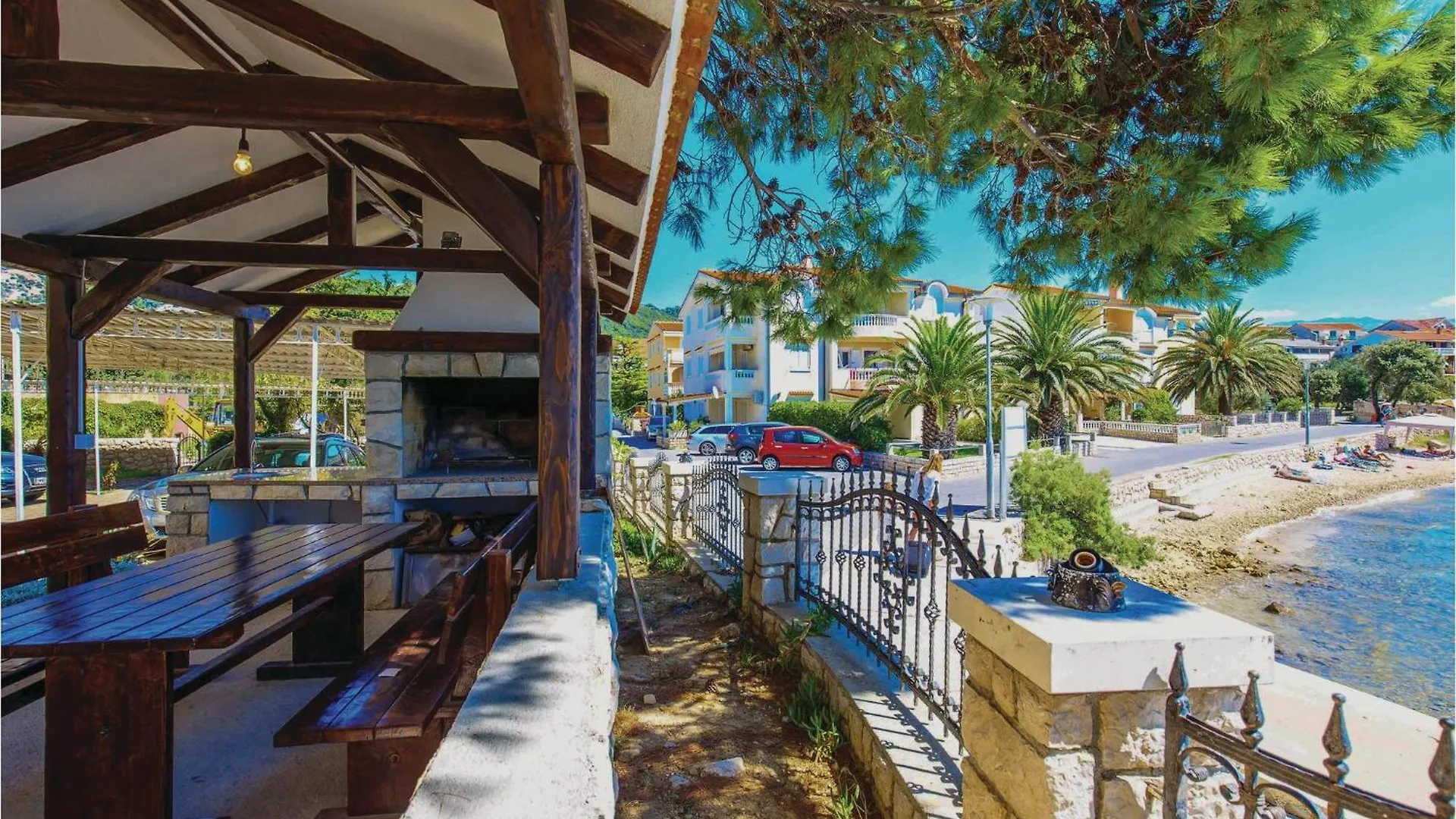 2 Bedroom Awesome Apartment In Banjol
