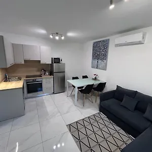Ivaana Apartment